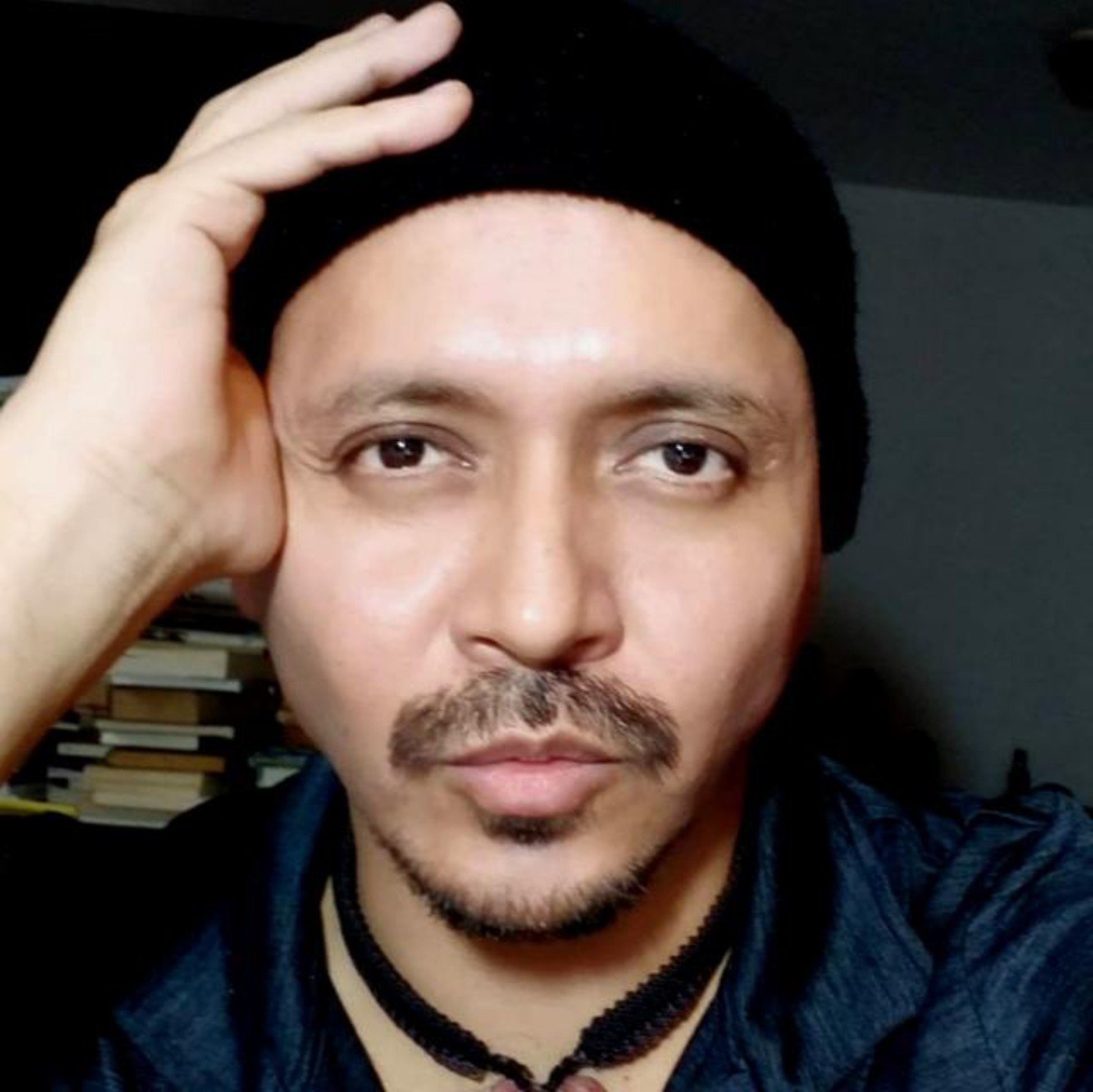 Cristian Avecillas Sigüenza Foto de Cristian Avecillas Sigüenza – El arte de decirnos existí, de Cristian Avecillas Sigüenza