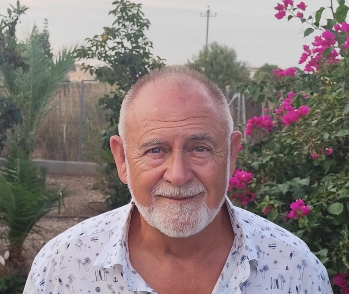 José Escolano Gil, autor Retrato de José Escolano Gil, autor de Afectos en tierra herida