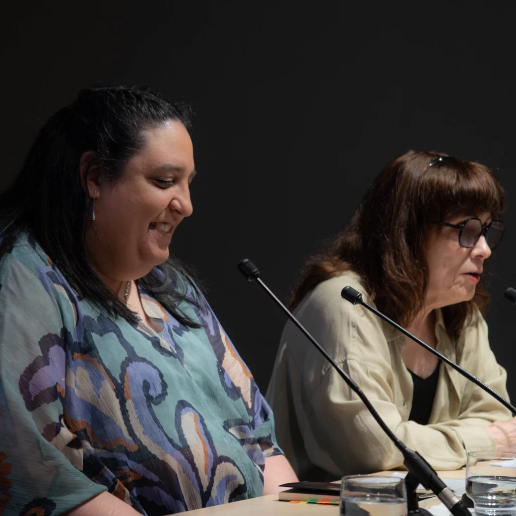Crónica de la presentación de “Eterno color de otoño” de Yoanna Mojón: poesía, emoción y encuentro literario en la Casa de Cultura Ignacio Aldecoa.